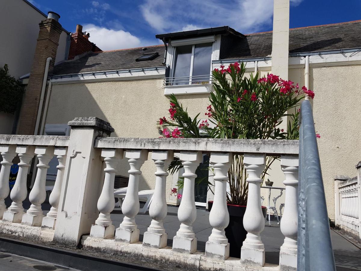 72M² Avec Terrasse Dans Demeure Angevine De 2 Etages Apartment Angers Exterior photo