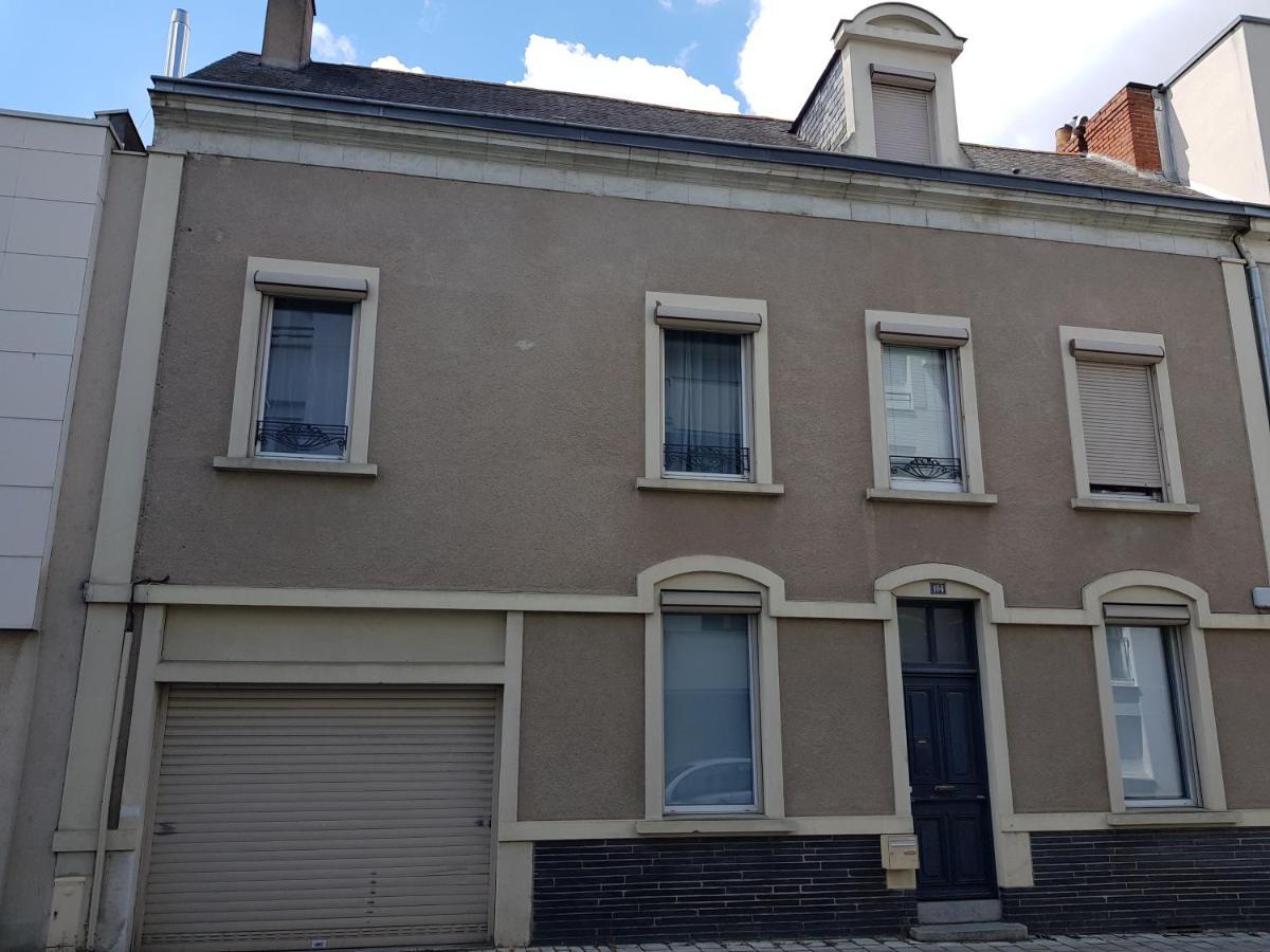 72M² Avec Terrasse Dans Demeure Angevine De 2 Etages Apartment Angers Exterior photo